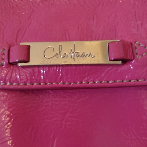 COLE HAAN FLAP PATENT RASPBERRY CROSSBODY / MESSENGER - Picture 4 of 15